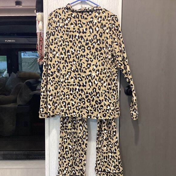 NWOT. Kim Rogers Brand Women’s Size Medium Animal Print 2 PC PJ Set - Picture 3 of 14